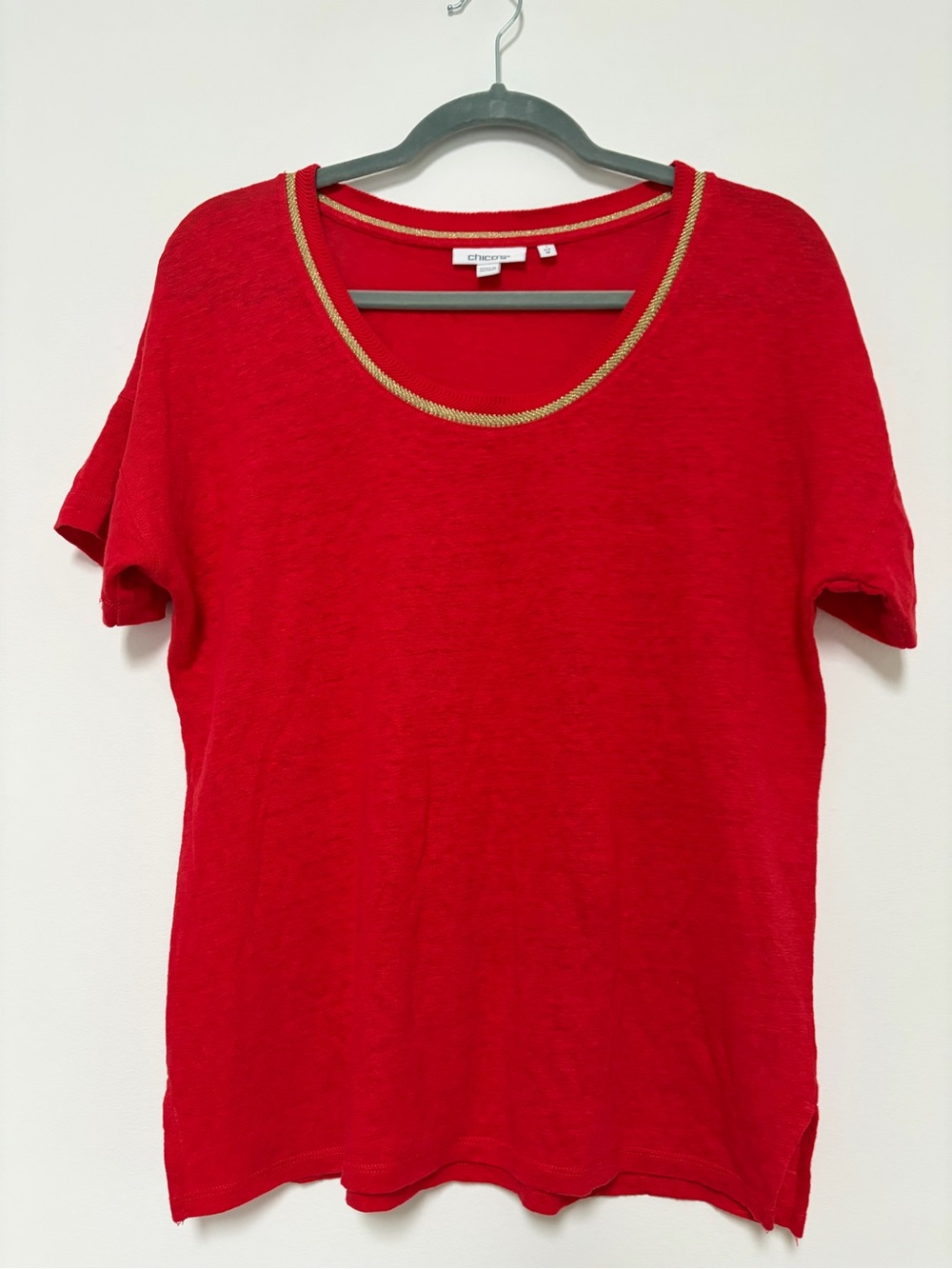 Chico’s Linen Gold Neck Scoop Neck T-Shirt Red Size Medium